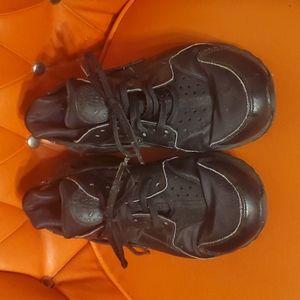 black hurraches black